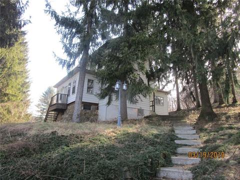 228 Pine Dr, Carnot-moon, PA 15108 photo 1