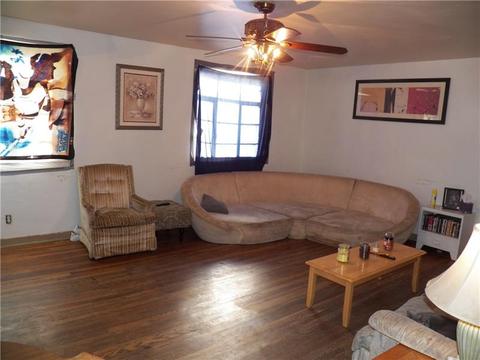 1005 Jackson St, Vandergrift, PA 15690 photo 3