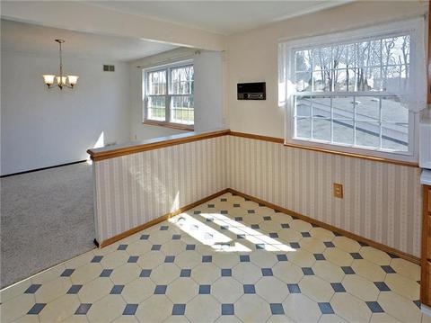 140 Chris Dr, Irwin, PA 15642 photo 8