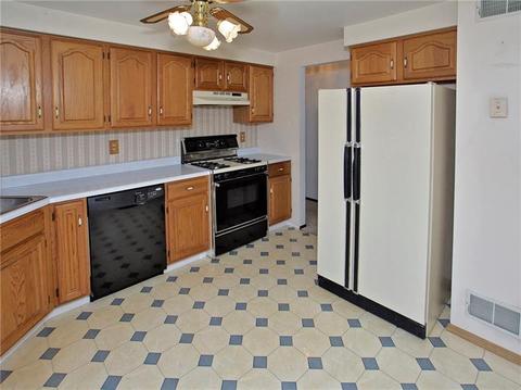 140 Chris Dr, Irwin, PA 15642 photo 10
