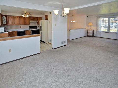 140 Chris Dr, Irwin, PA 15642 photo 7