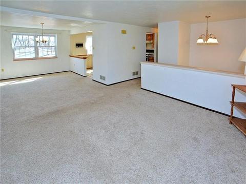 140 Chris Dr, Irwin, PA 15642 photo 5