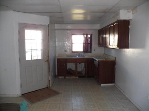 533 Jackson Ave, Vandergrift, PA 15690 photo 5