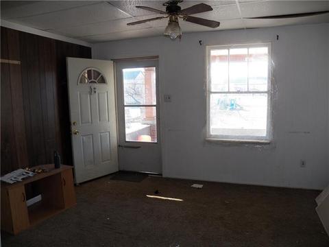 533 Jackson Ave, Vandergrift, PA 15690 photo 4