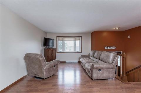 232 Pine Dr, Coraopolis, PA 15108 photo 4