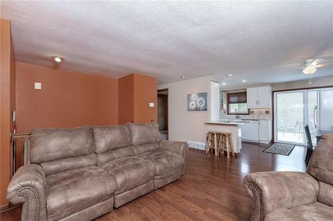 232 Pine Dr, Coraopolis, PA 15108 photo 6