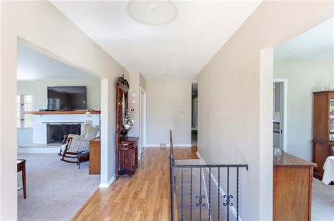 4946 Simmons Cir, Export, PA 15632 photo 4