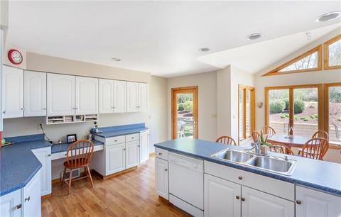 4946 Simmons Cir, Export, PA 15632 photo 12
