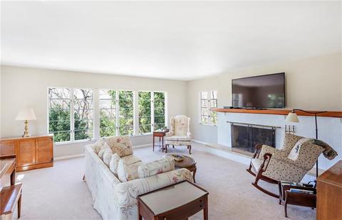 4946 Simmons Cir, Export, PA 15632 photo 8