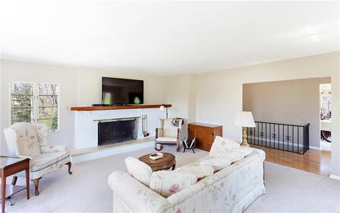 4946 Simmons Cir, Export, PA 15632 photo 9