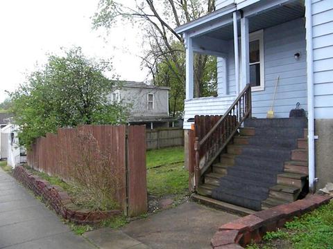 514 Walnut St, Irwin, PA 15642 photo 3