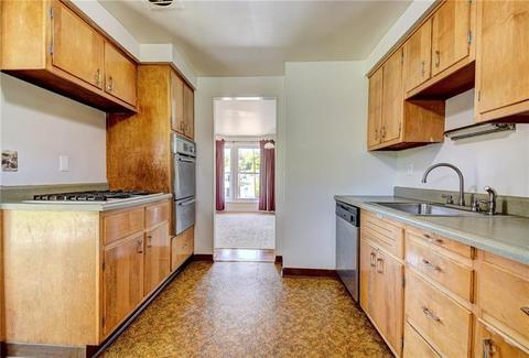 110 Windsor Dr, Irwin, PA 15642 photo 2