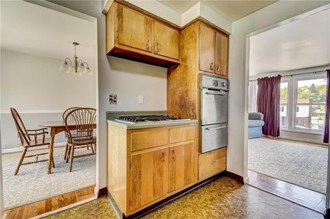 110 Windsor Dr, Irwin, PA 15642 photo 4