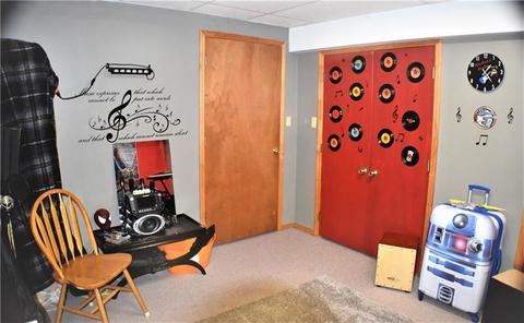 71 Roundtop Rd, Irwin, PA 15642 photo 16