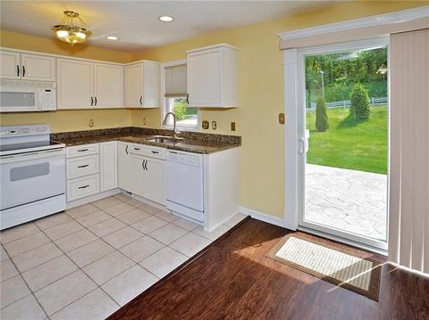 6900 Spring Valley Ln, Export, PA 15632 photo 4