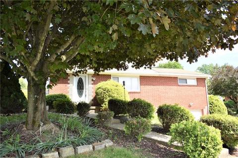 35 Corbett Ave, Irwin, PA 15642 photo 2