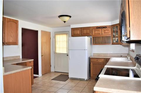 35 Corbett Ave, Irwin, PA 15642 photo 3