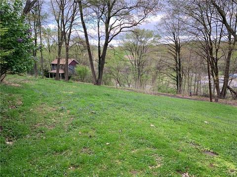 137 Hamilton St, Irwin, PA 15642 photo 3