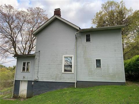 137 Hamilton St, Irwin, PA 15642 photo 4