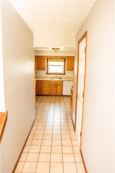 33 Barri Dr, Irwin, PA 15642 photo 2