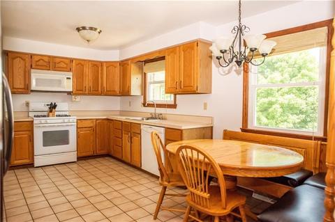 33 Barri Dr, Irwin, PA 15642 photo 4