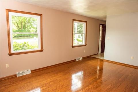 33 Barri Dr, Irwin, PA 15642 photo 5