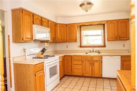 33 Barri Dr, Irwin, PA 15642 photo 3