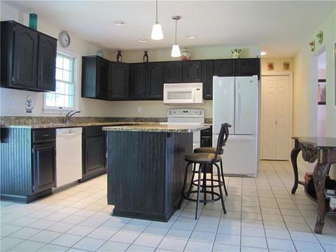 208 Rizzi Dr, Irwin, PA 15642 photo 4