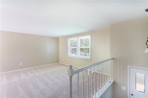 8 Quail Ct, Export, PA 15632 photo 3
