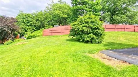 100 Colonial Dr, Irwin, PA 15642 photo 3