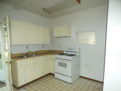 411 Walnut St, Vandergrift, PA 15690 photo 11