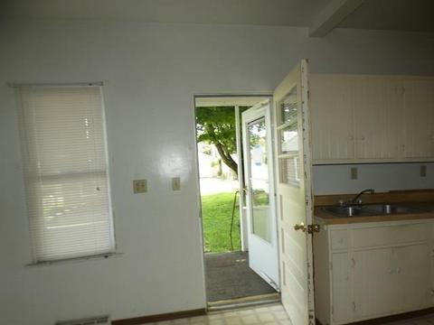 411 Walnut St, Vandergrift, PA 15690 photo 12