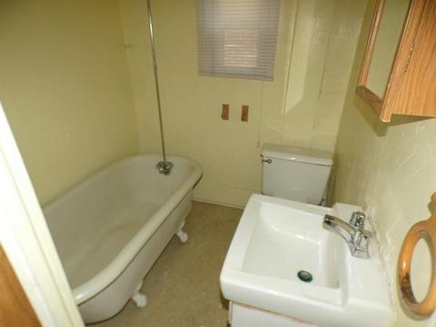 411 Walnut St, Vandergrift, PA 15690 photo 4