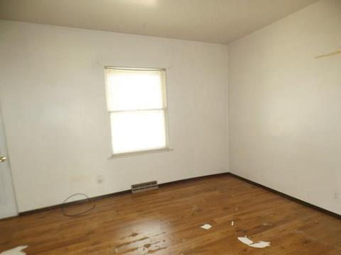 411 Walnut St, Vandergrift, PA 15690 photo 9