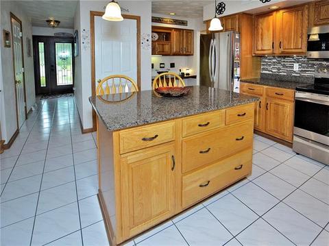 204 Frank Ct, Irwin, PA 15642 photo 10