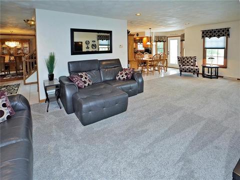 204 Frank Ct, Irwin, PA 15642 photo 5