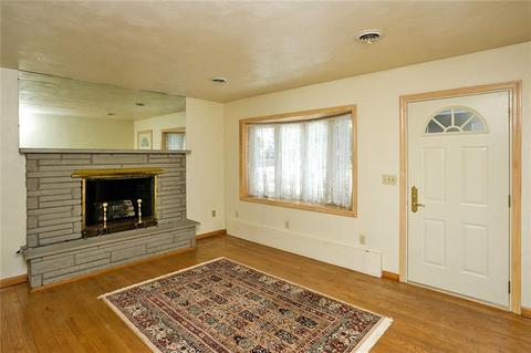 2757 Roselyn Dr, Export, PA 15632 photo 3