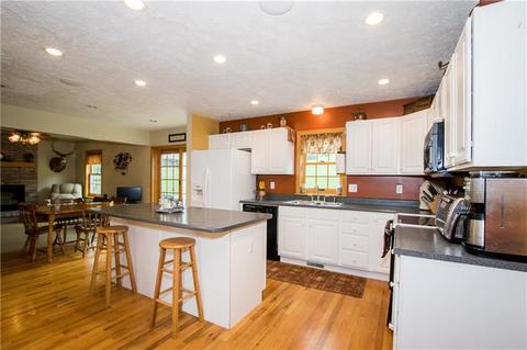 92 Azzo Rd, Eighty Four, PA 15330 photo 4