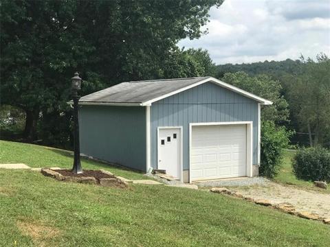 914 Apple St, Latrobe, PA 15650 photo 2