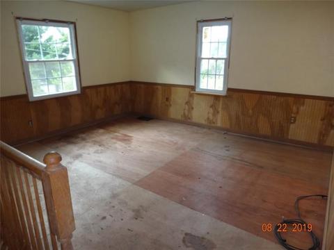 11 School Pl, New Eagle, PA 15067 photo 2