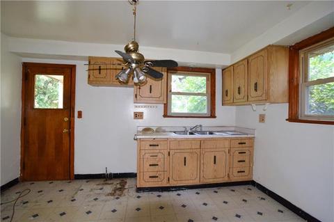 348 Halcomb Ave, Clairton, PA 15025 photo 5