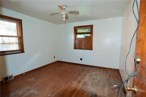 348 Halcomb Ave, Clairton, PA 15025 photo 9