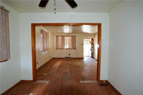 348 Halcomb Ave, Clairton, PA 15025 photo 6