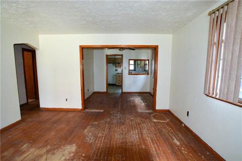 348 Halcomb Ave, Clairton, PA 15025 photo 4