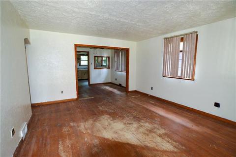 348 Halcomb Ave, Clairton, PA 15025 photo 2