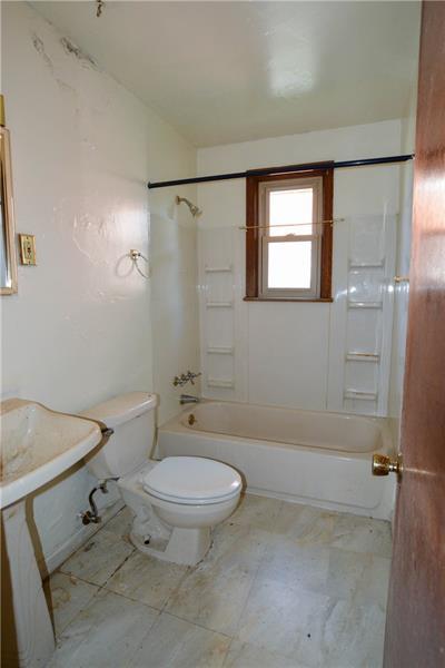 348 Halcomb Ave, Clairton, PA 15025 photo 10
