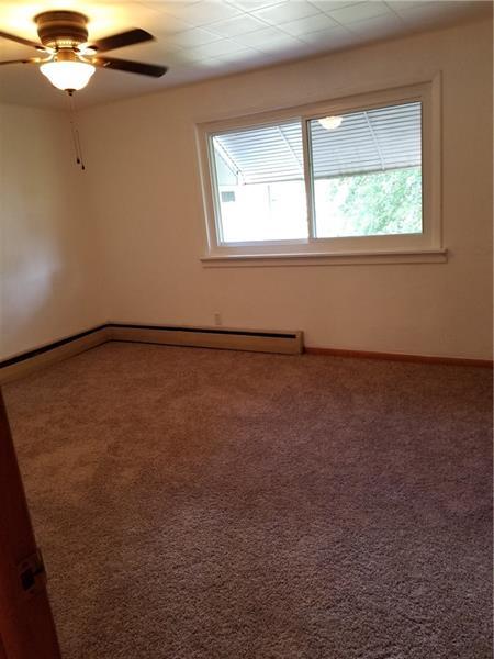 405 Longfellow St, Vandergrift, PA 15690 photo 8