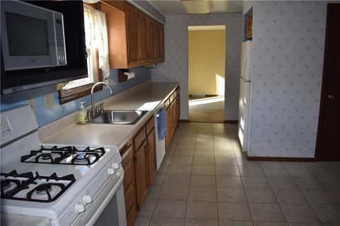 19 Barri Dr, Irwin, PA 15642 photo 8