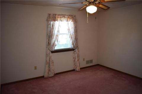 19 Barri Dr, Irwin, PA 15642 photo 17