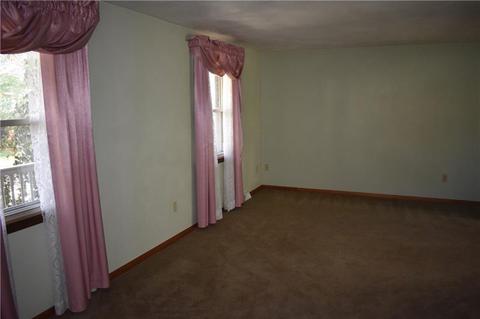 19 Barri Dr, Irwin, PA 15642 photo 3